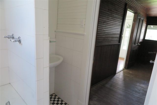 105 SE 1ST AVENUE, Lake Butler, FL 32054