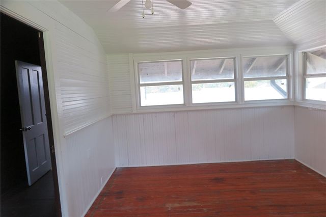 105 SE 1ST AVENUE, Lake Butler, FL 32054