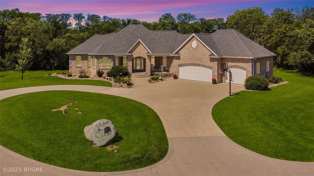 6690 NE 119th Place, Bondurant, IA 50035