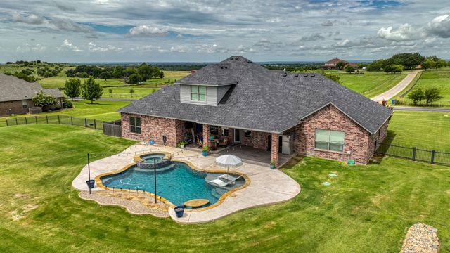 321 Canyon West Drive, Weatherford, TX 76087