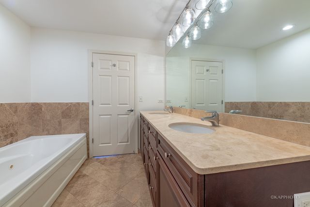 520 N Halsted Street 516, Chicago, IL 60642