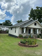 1208 North Davis Avenue, Newton, NC 28658