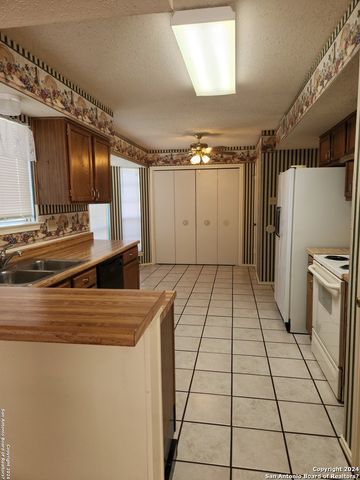 11427 Long Trail, San Antonio, TX 78245