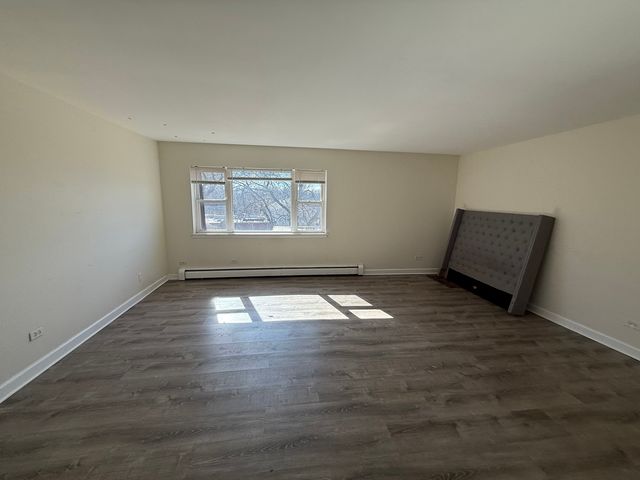 1039 College Avenue 10E, Wheaton, IL 60187