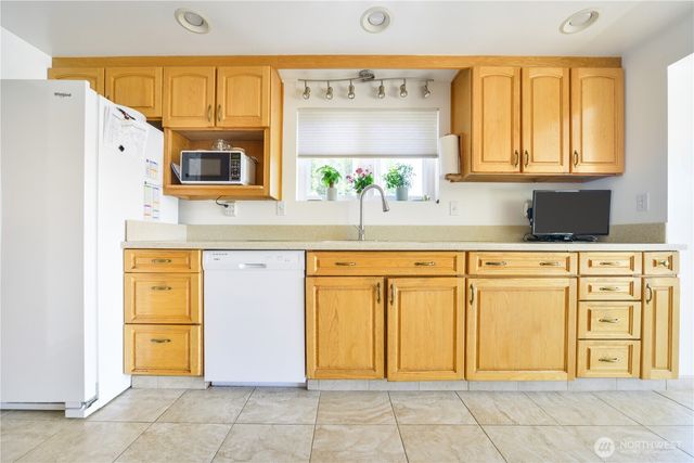 2605 S 304th Street, Federal Way, WA 98003