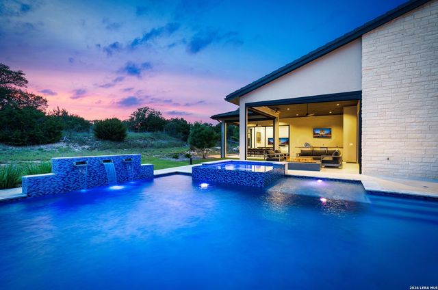 211 Clubs Dr, Boerne, TX 78006