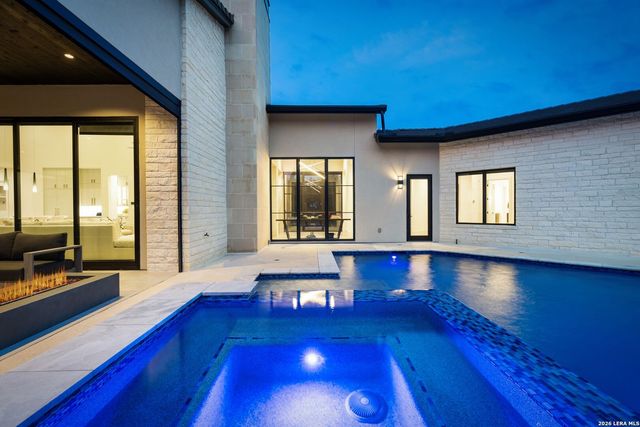 211 Clubs Dr, Boerne, TX 78006