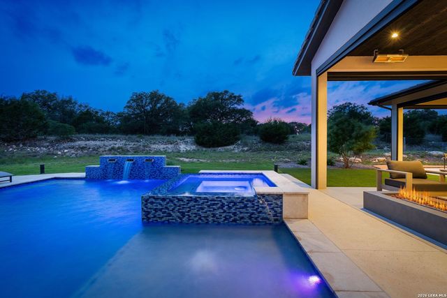 211 Clubs Dr, Boerne, TX 78006