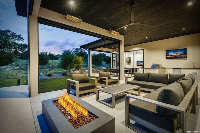 211 Clubs Dr, Boerne, TX 78006