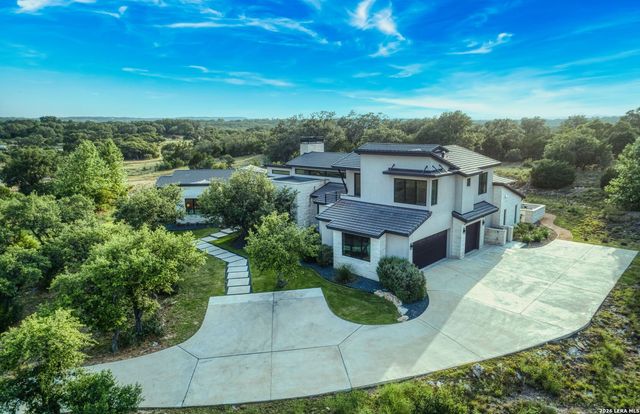 211 Clubs Dr, Boerne, TX 78006