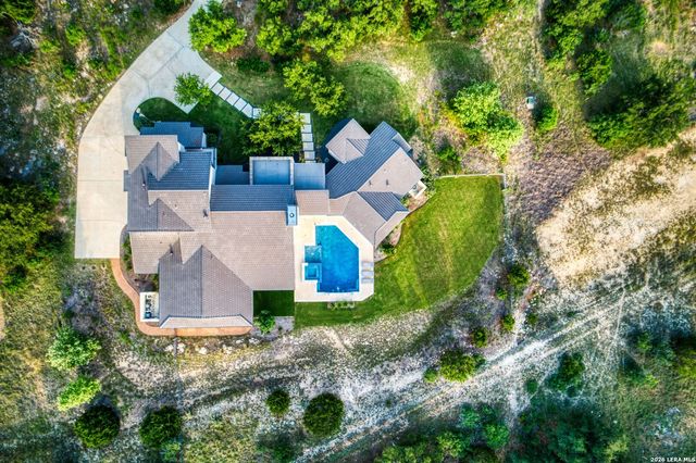 211 Clubs Dr, Boerne, TX 78006