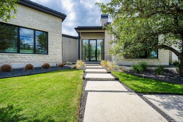 211 Clubs Dr, Boerne, TX 78006