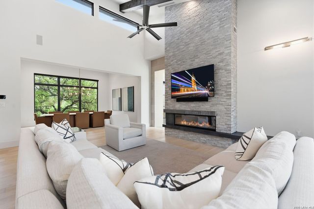 211 Clubs Dr, Boerne, TX 78006