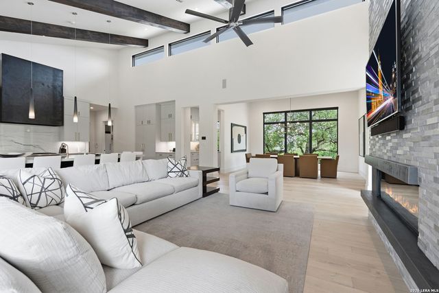 211 Clubs Dr, Boerne, TX 78006