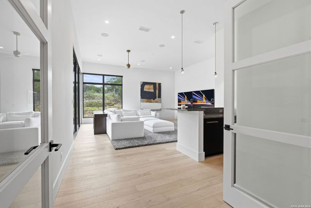 211 Clubs Dr, Boerne, TX 78006