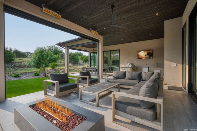 211 Clubs Dr, Boerne, TX 78006