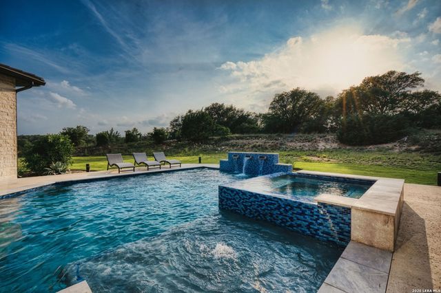 211 Clubs Dr, Boerne, TX 78006