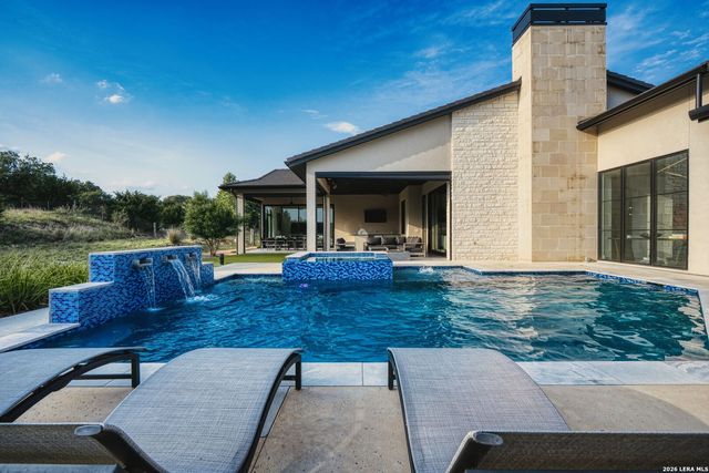 211 Clubs Dr, Boerne, TX 78006