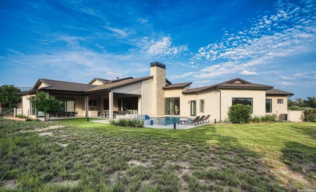 211 Clubs Dr, Boerne, TX 78006