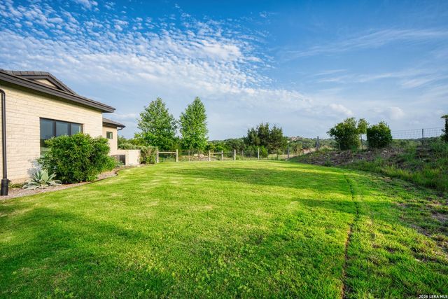 211 Clubs Dr, Boerne, TX 78006