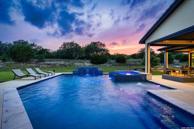 211 Clubs Dr, Boerne, TX 78006