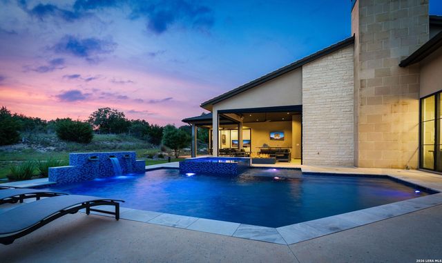 211 Clubs Dr, Boerne, TX 78006