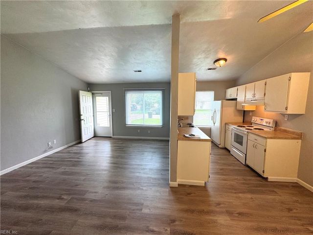 3836 Clearwood CT, Virginia Beach, VA 23453