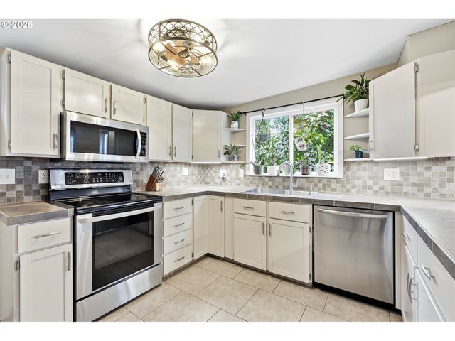 1026 PROSPECT St, Oregon City, OR 97045