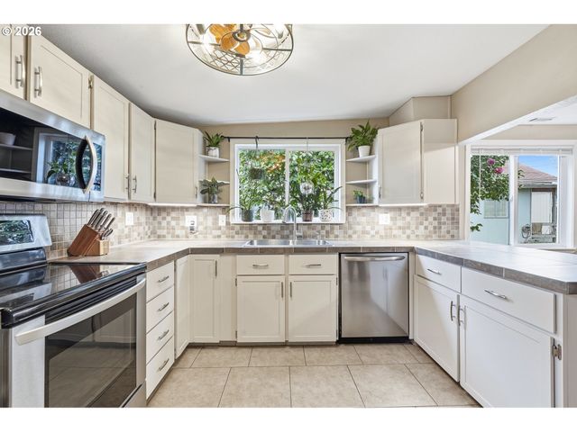 1026 PROSPECT St, Oregon City, OR 97045