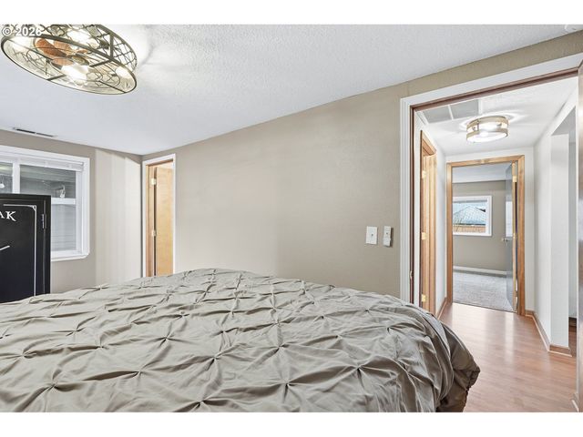 1026 PROSPECT St, Oregon City, OR 97045