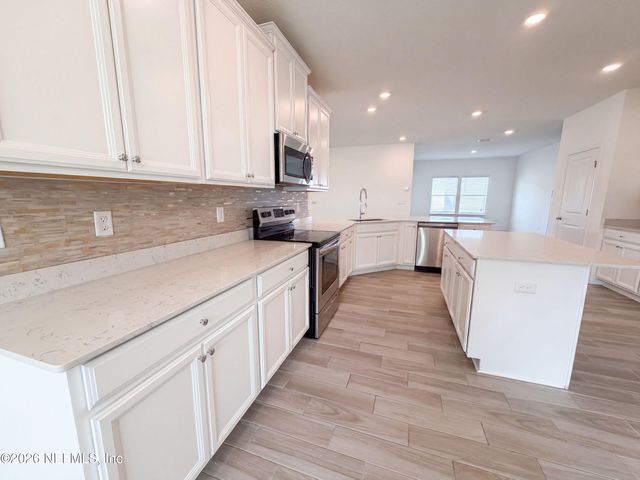 7233 CALAMINT Avenue, Jacksonville, FL 32219