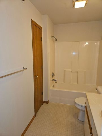 1435 Spring Brook Court 2B, Round Lake Beach, IL 60073