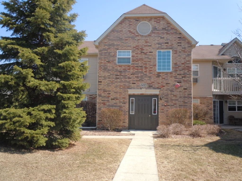 1435 Spring Brook Court 2B, Round Lake Beach, IL 60073