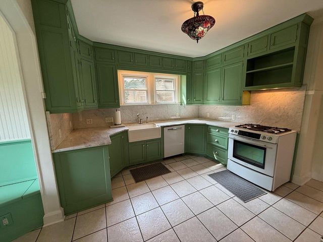 2010 Main STREET, La Crosse, WI 54601