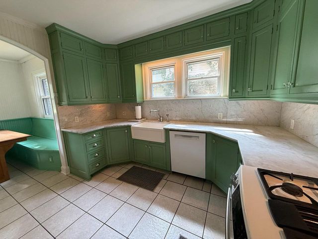 2010 Main STREET, La Crosse, WI 54601