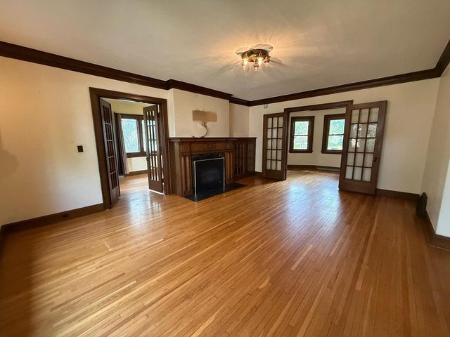 2010 Main STREET, La Crosse, WI 54601