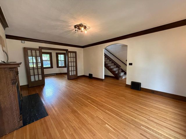 2010 Main STREET, La Crosse, WI 54601