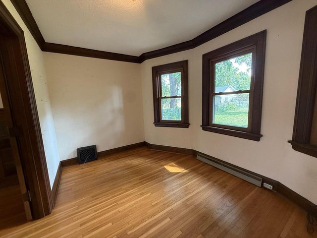 2010 Main STREET, La Crosse, WI 54601