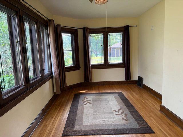 2010 Main STREET, La Crosse, WI 54601