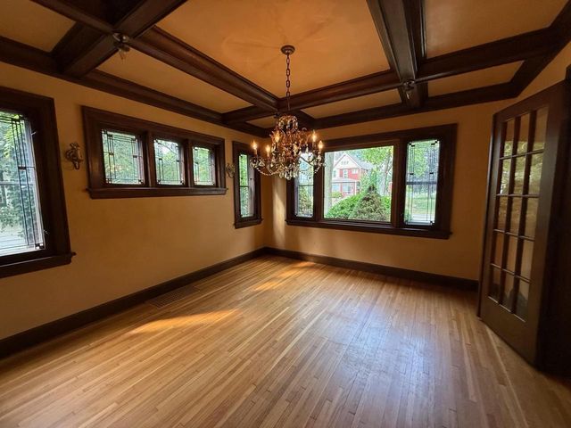 2010 Main STREET, La Crosse, WI 54601