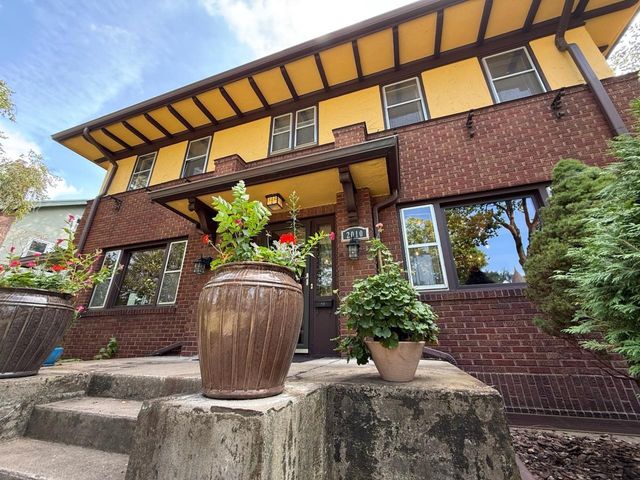 2010 Main STREET, La Crosse, WI 54601