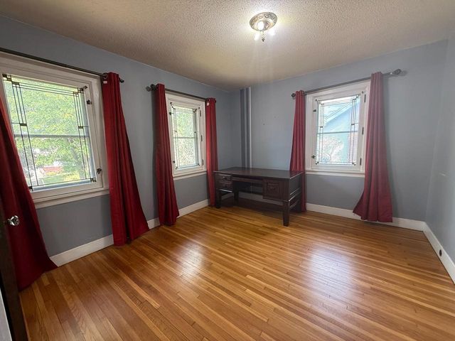 2010 Main STREET, La Crosse, WI 54601