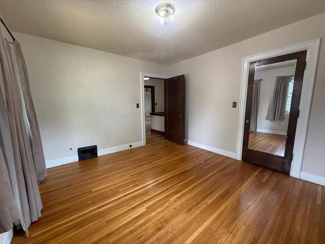 2010 Main STREET, La Crosse, WI 54601