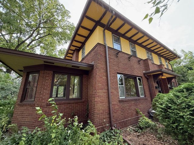 2010 Main STREET, La Crosse, WI 54601