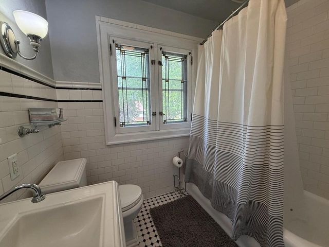 2010 Main STREET, La Crosse, WI 54601