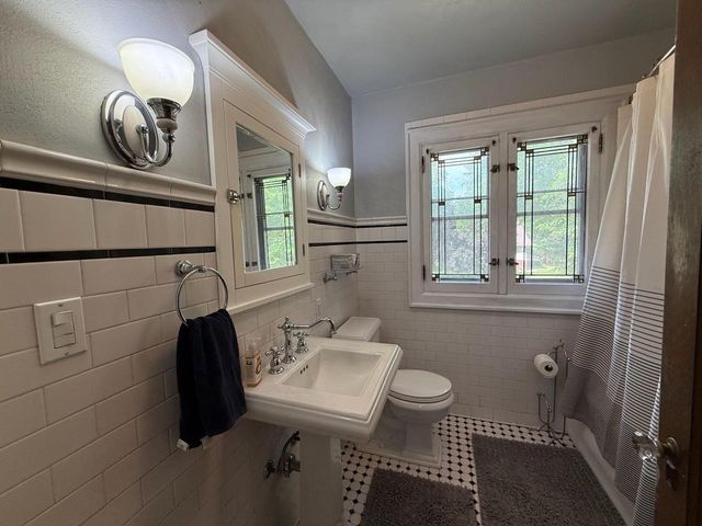 2010 Main STREET, La Crosse, WI 54601