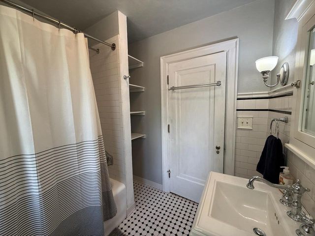 2010 Main STREET, La Crosse, WI 54601