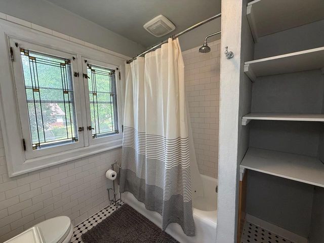 2010 Main STREET, La Crosse, WI 54601