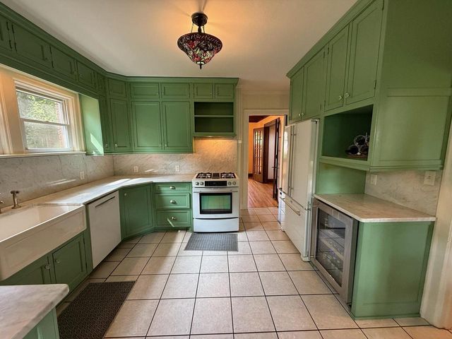 2010 Main STREET, La Crosse, WI 54601