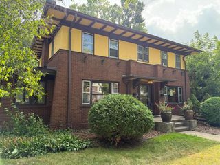 2010 Main STREET, La Crosse, WI 54601